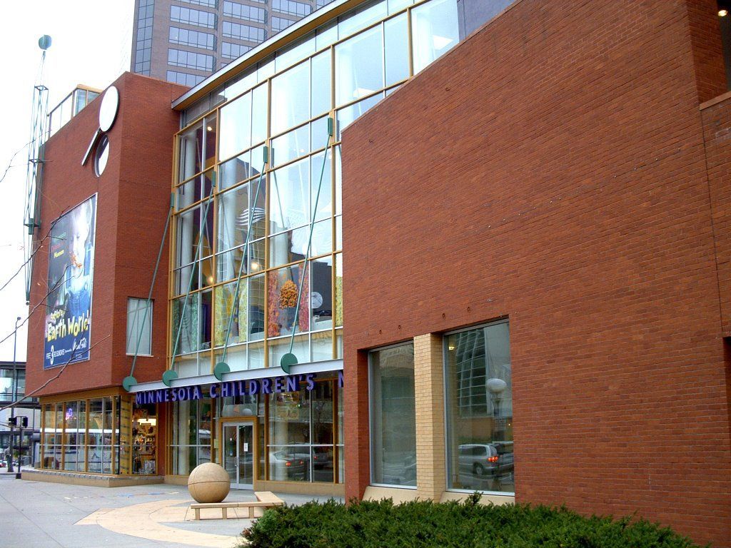 A brick building with a sign that says ' metropolitan children 's ' on it