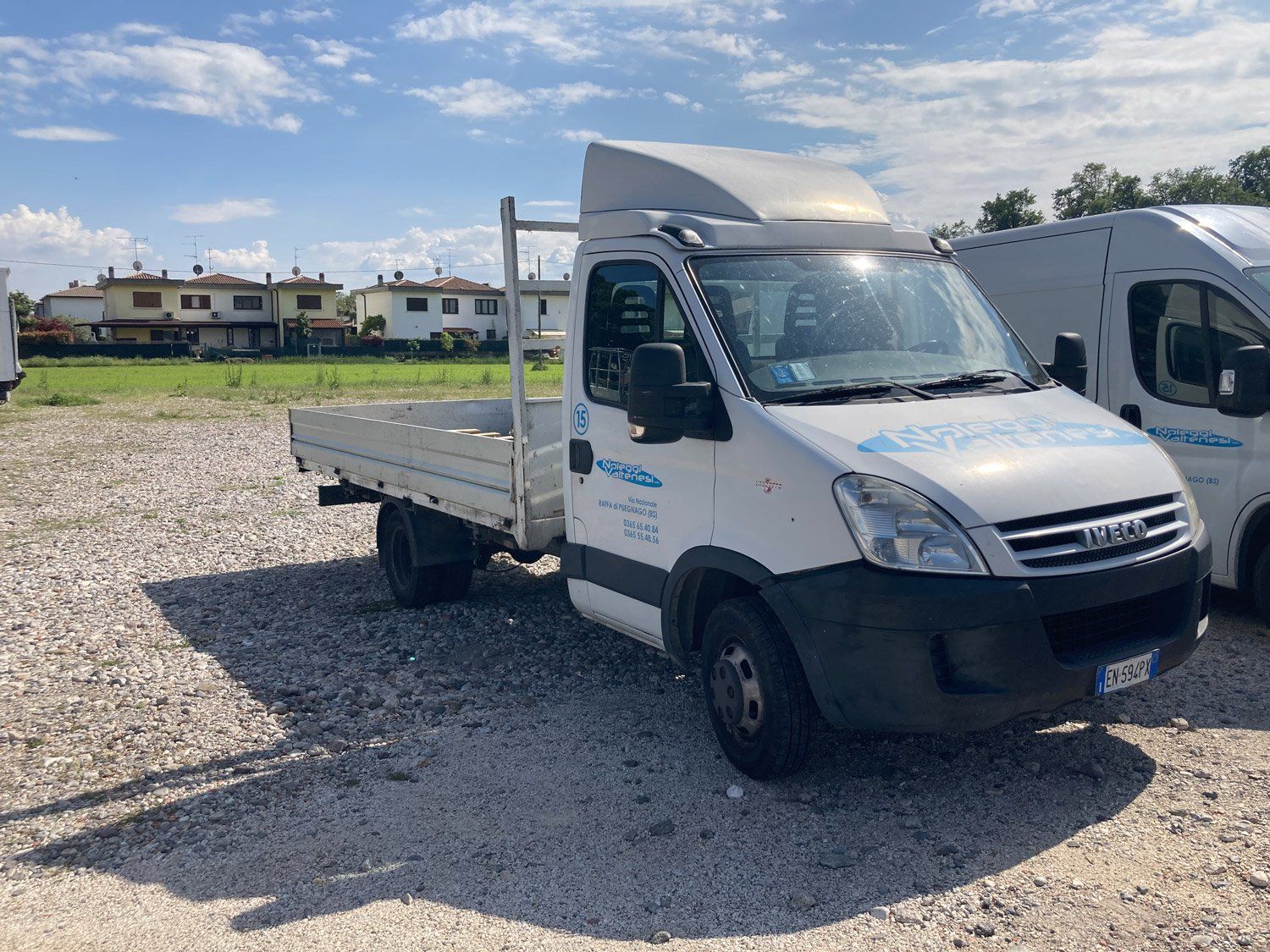 Autocarro cassonato per il noleggio