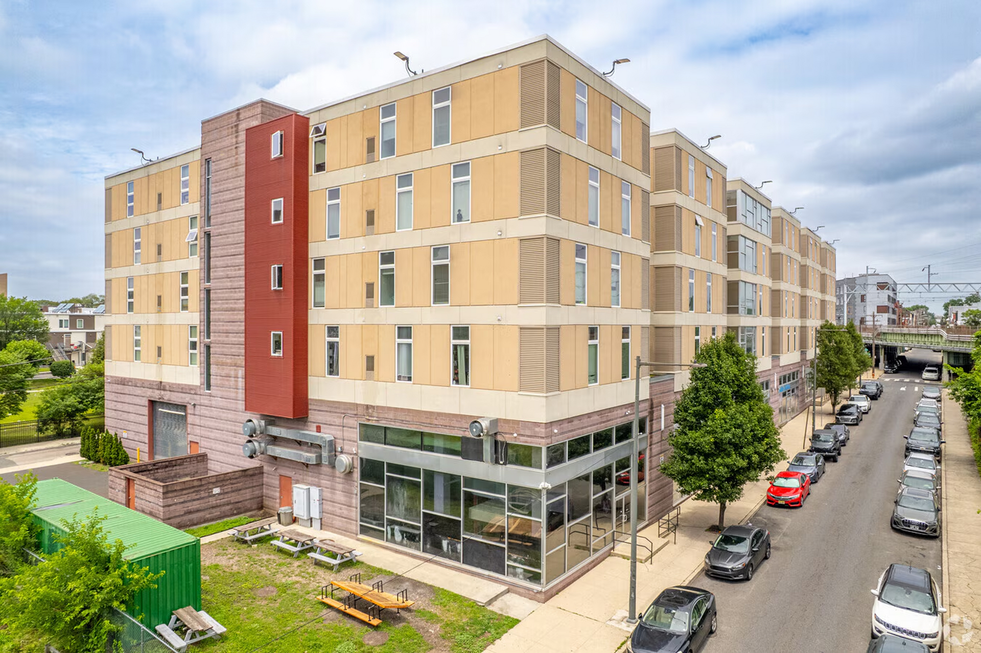 Exterior of Temple Crossing apartments near Temple University