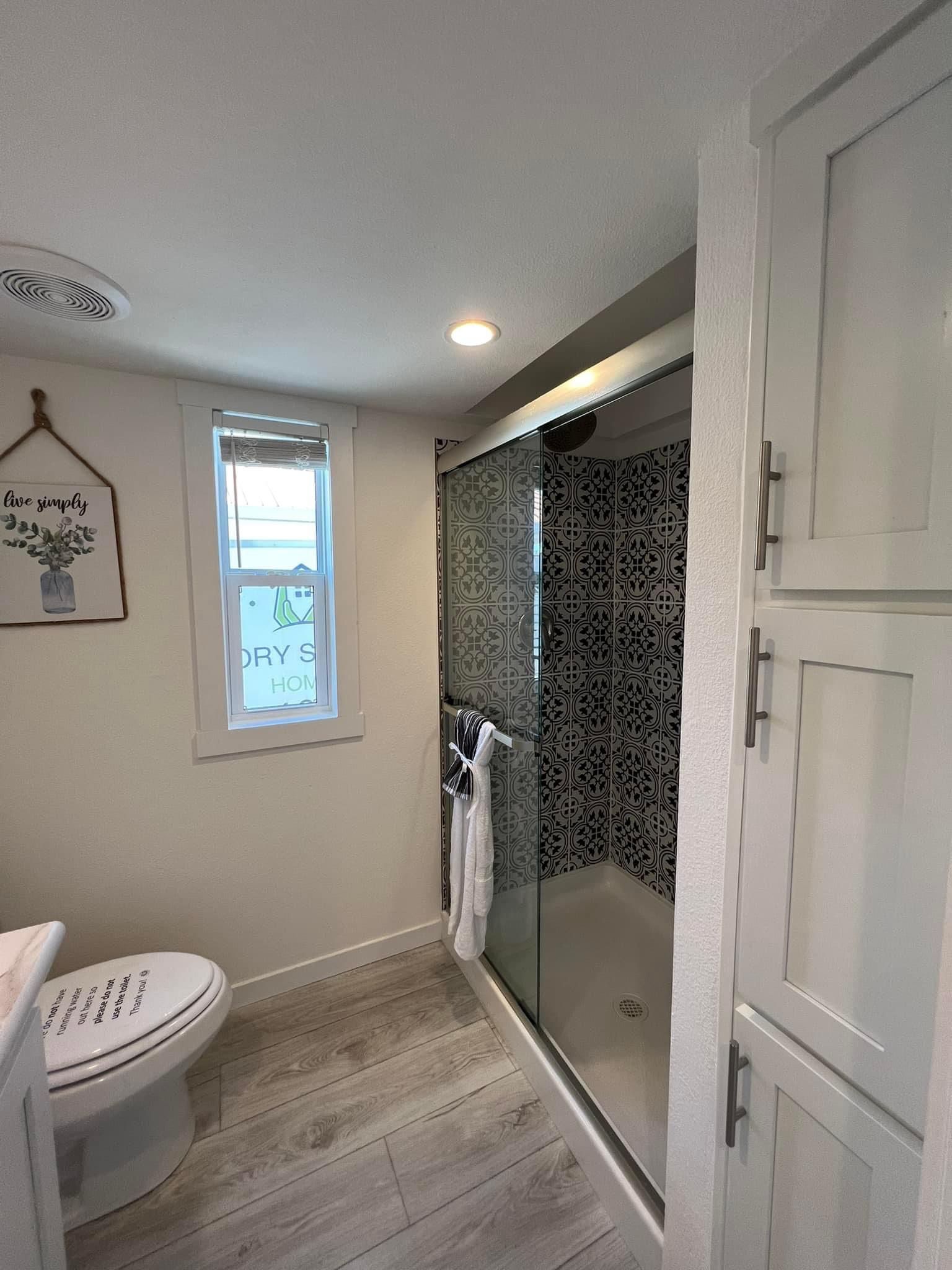 Newly Cleaned Bathroom — Mansfield, TX — Factory Showcase Homes LLC