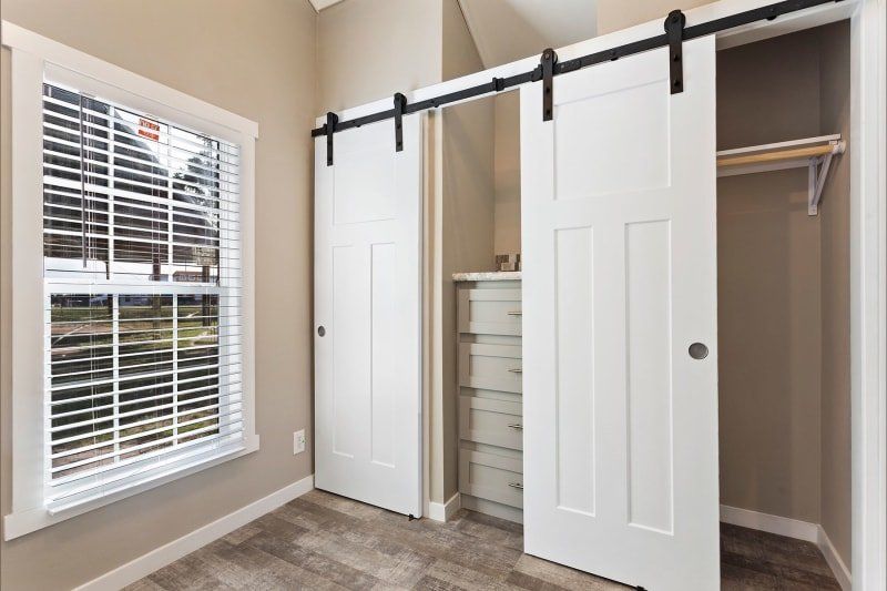 APH 528 Closet — Mansfield, TX — Factory Showcase Homes LLC