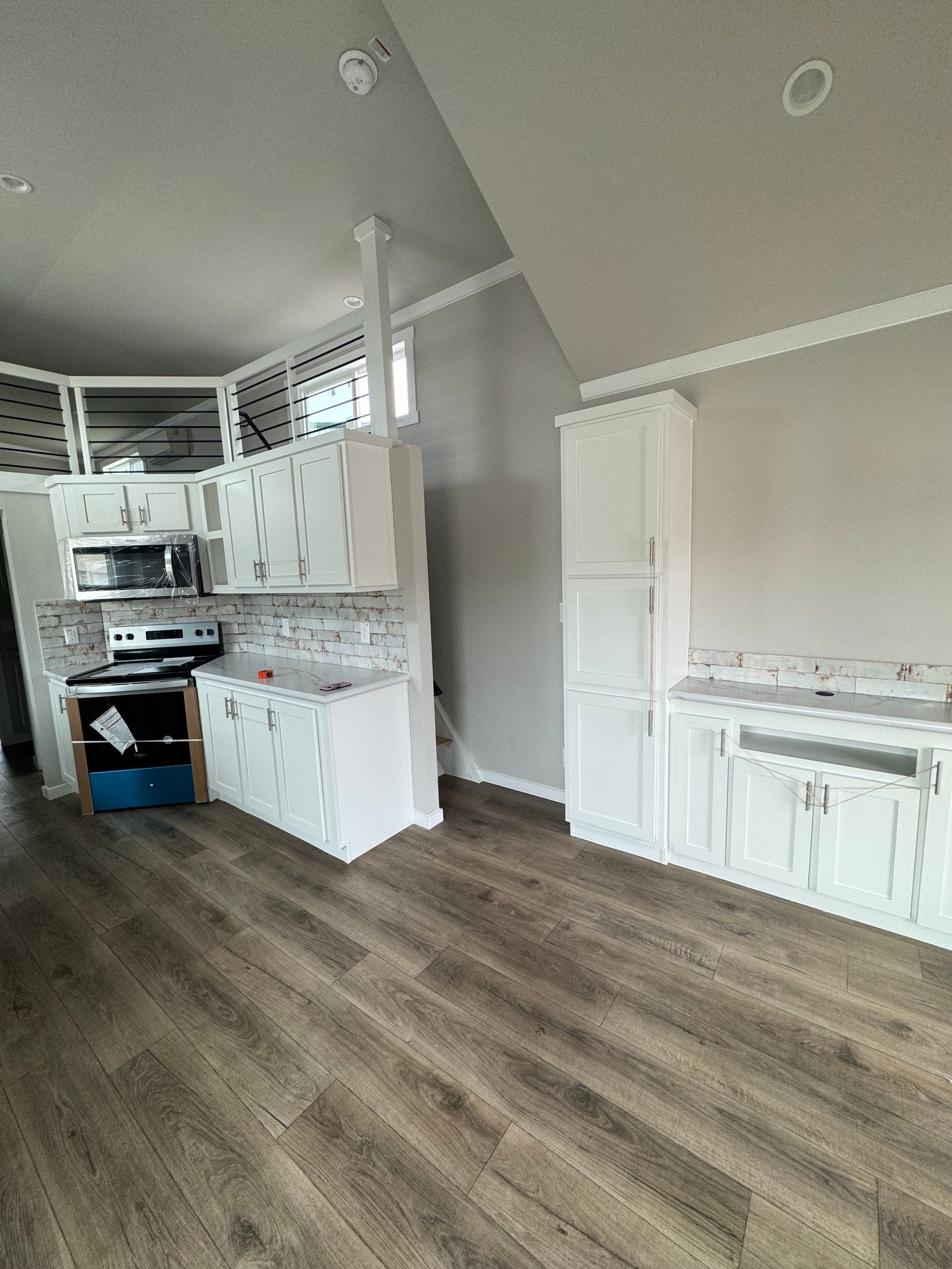 527B SL straight stairs kitchen — Mansfield, TX — Factory Showcase Homes LLC