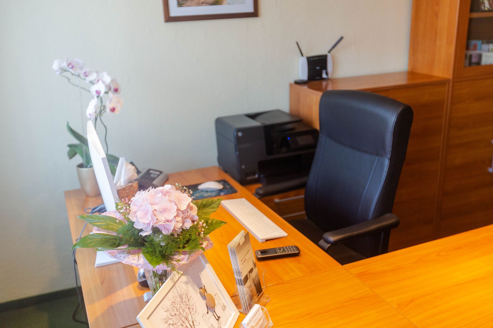 Schreibtisch Büro Schuldt