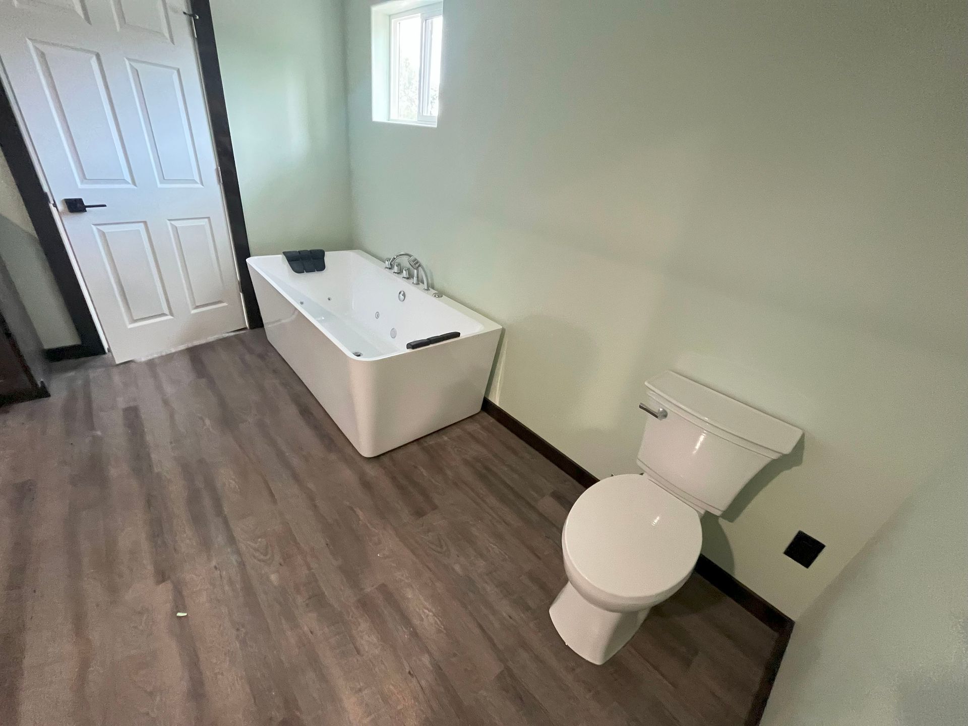 A bathroom with a tub and a toilet.