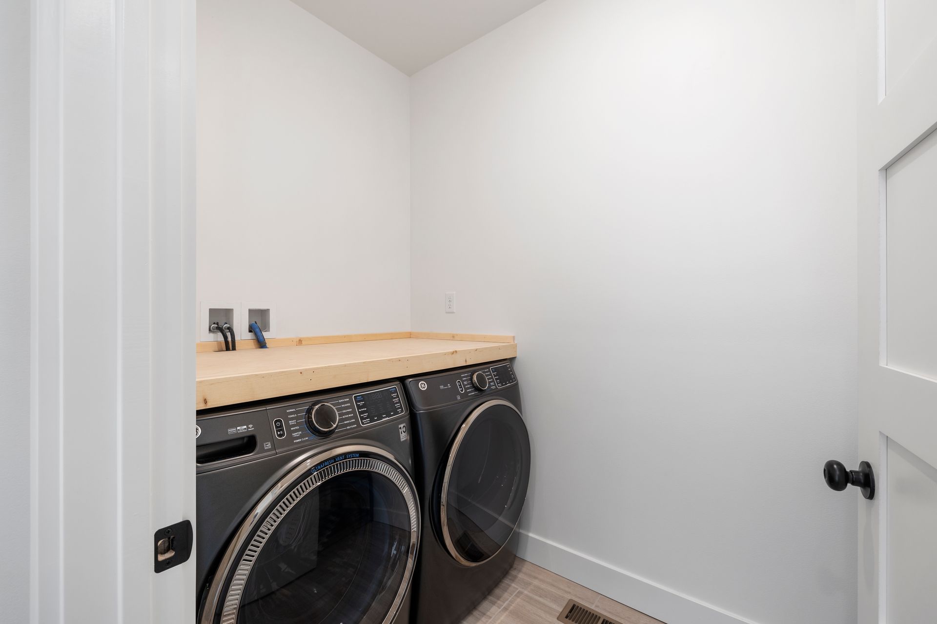 A laundry room with a washer and dryer in it.