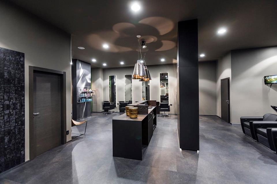 salone di parrucchieri a Verona con illuminazione e arredi di design