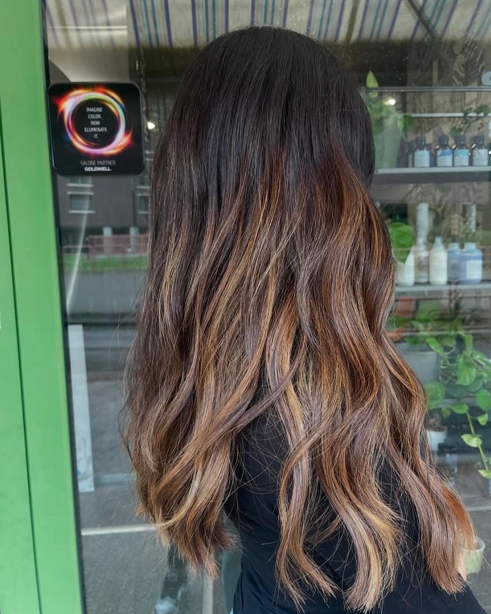 capelli lunghi colorati con effetto balayage a Verona