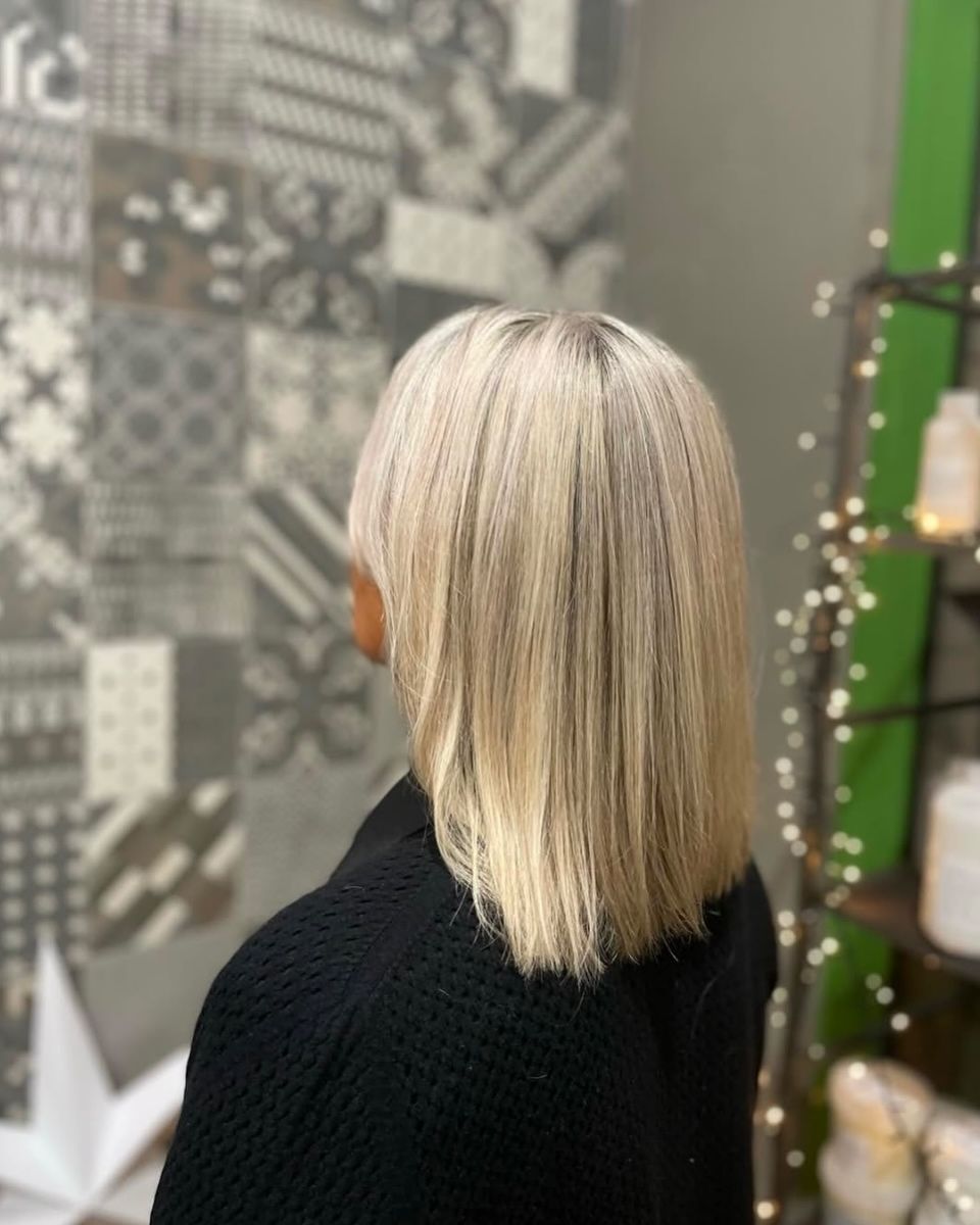 capelli colorati biondo platino a Verona