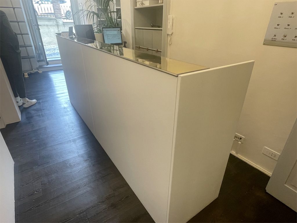 complemento di arredo per un negozio
