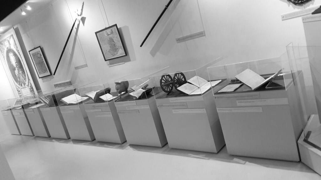 stand allestiti per una mostra