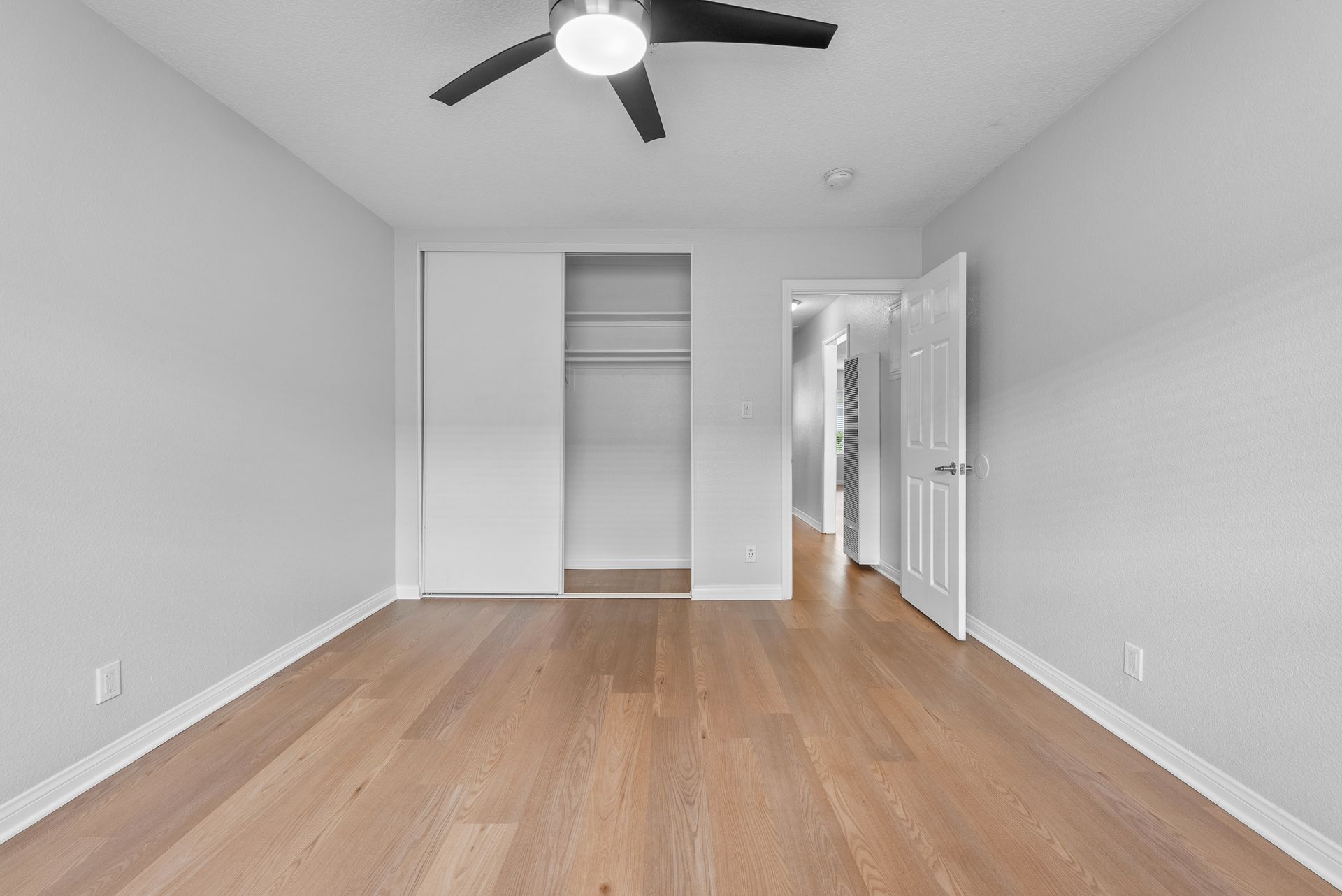 Sliding Photo Gallery Displaying Apartment Features