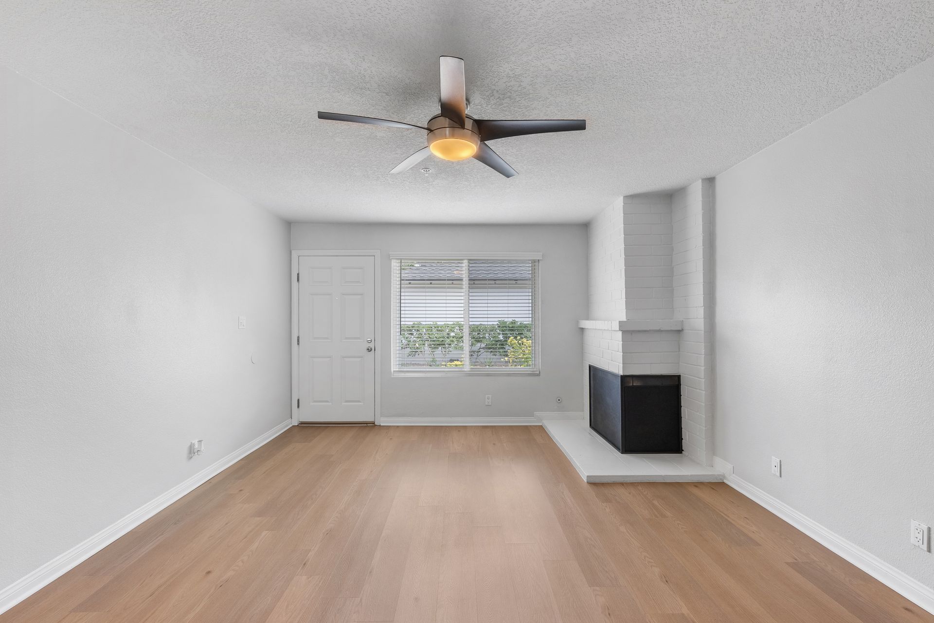 Sliding Photo Gallery Displaying Apartment Features