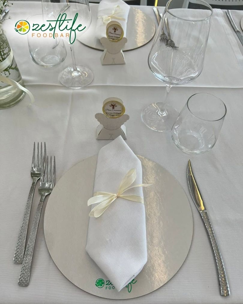 Atmosfera serale di Zest Life Foodbar