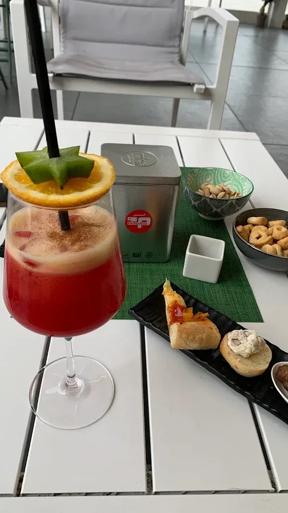 Cocktail preparato al momento da Zest Life Foodbar