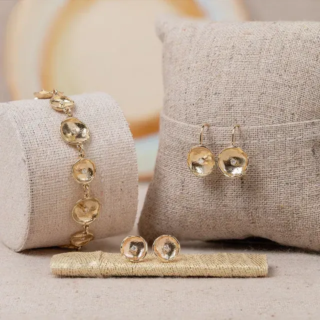 Jeh oorbellen en colliers in goud en zilver