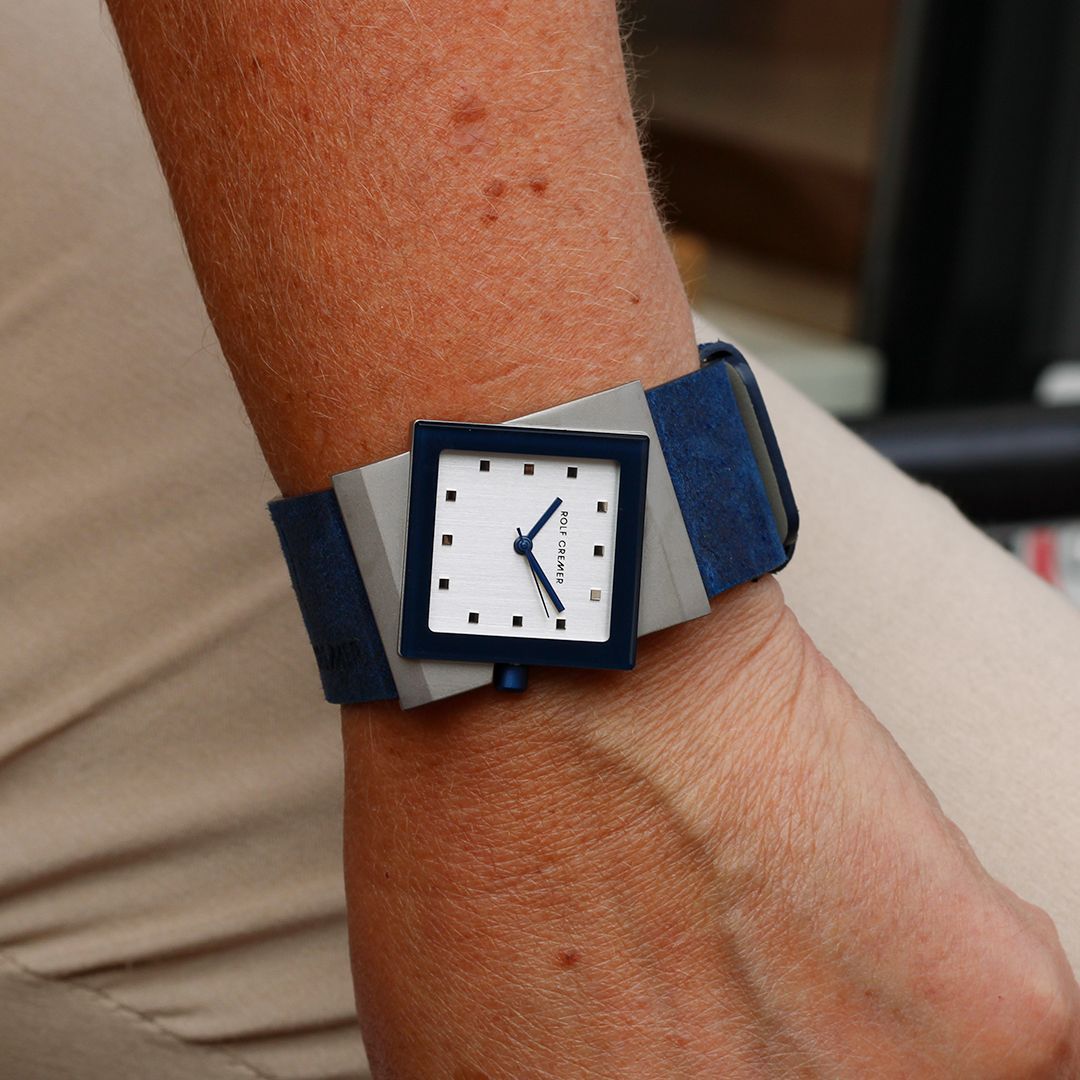 Rolf Cremer horloge met blauwe band om de pols