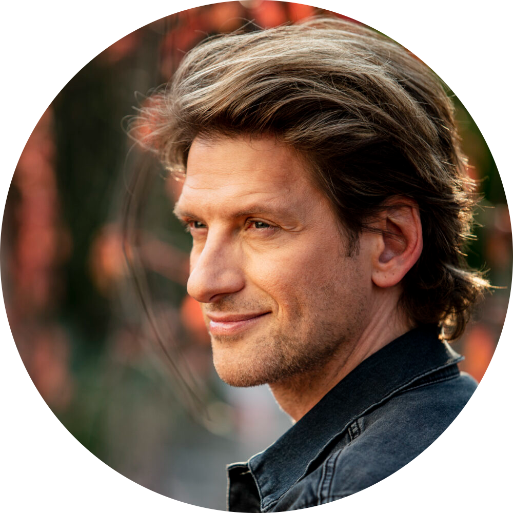 Gene Thomas boek je bij Road 88 Entertainment