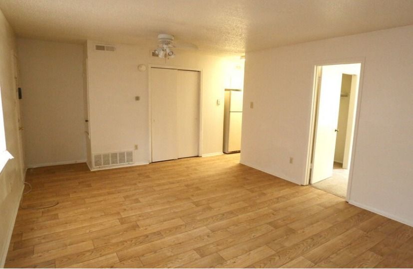 Home Camelot Apartments in Jefferson County