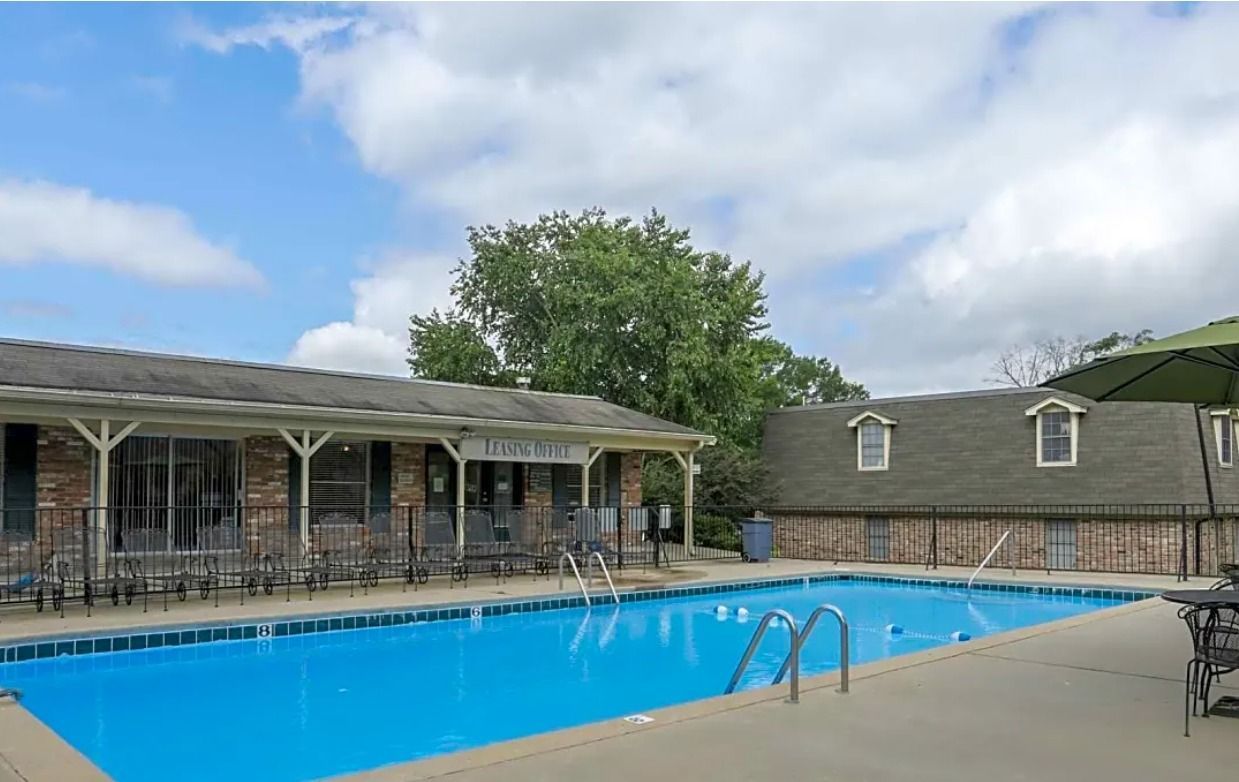 Camelot apartment swimming pool and club house