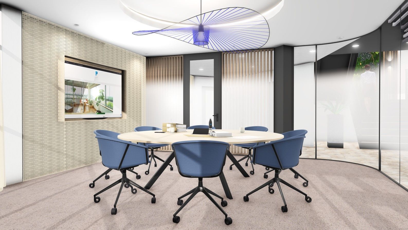 Moderne vergaderruimte met blauwe draaistoelen rond een houten tafel en een heldere, abstracte plafondlamp.