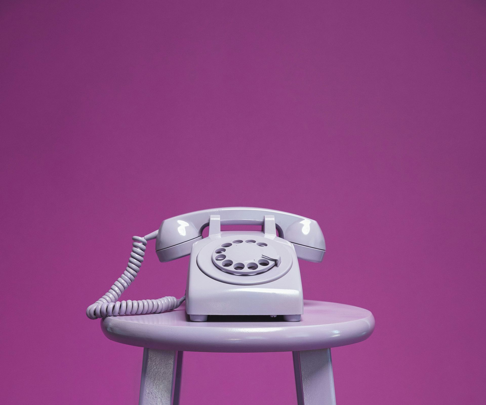 La foto mostra un telefono a rappresentare la comunicazione. Quando è efficace e usata in modo strategico, diventa un asset aziendale importantissimo.
