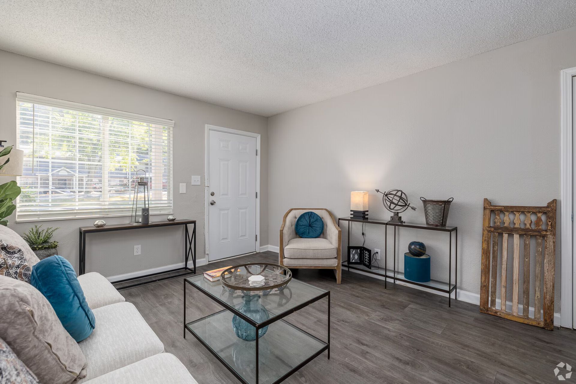 Photo of a living room 