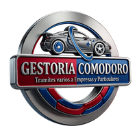 Logo circular de Gestoría Comodoro con un coche y texto rojo, blanco y azul sobre fondo metálico.