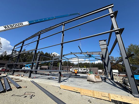 Closer look at primary steel framing for PEMB project