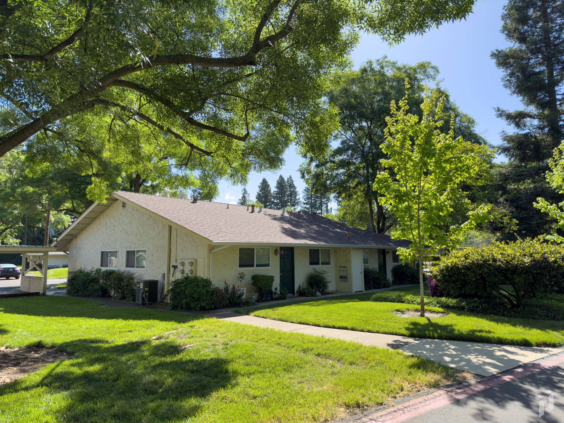 Lassen Villa Apartments | Hignell Rentals