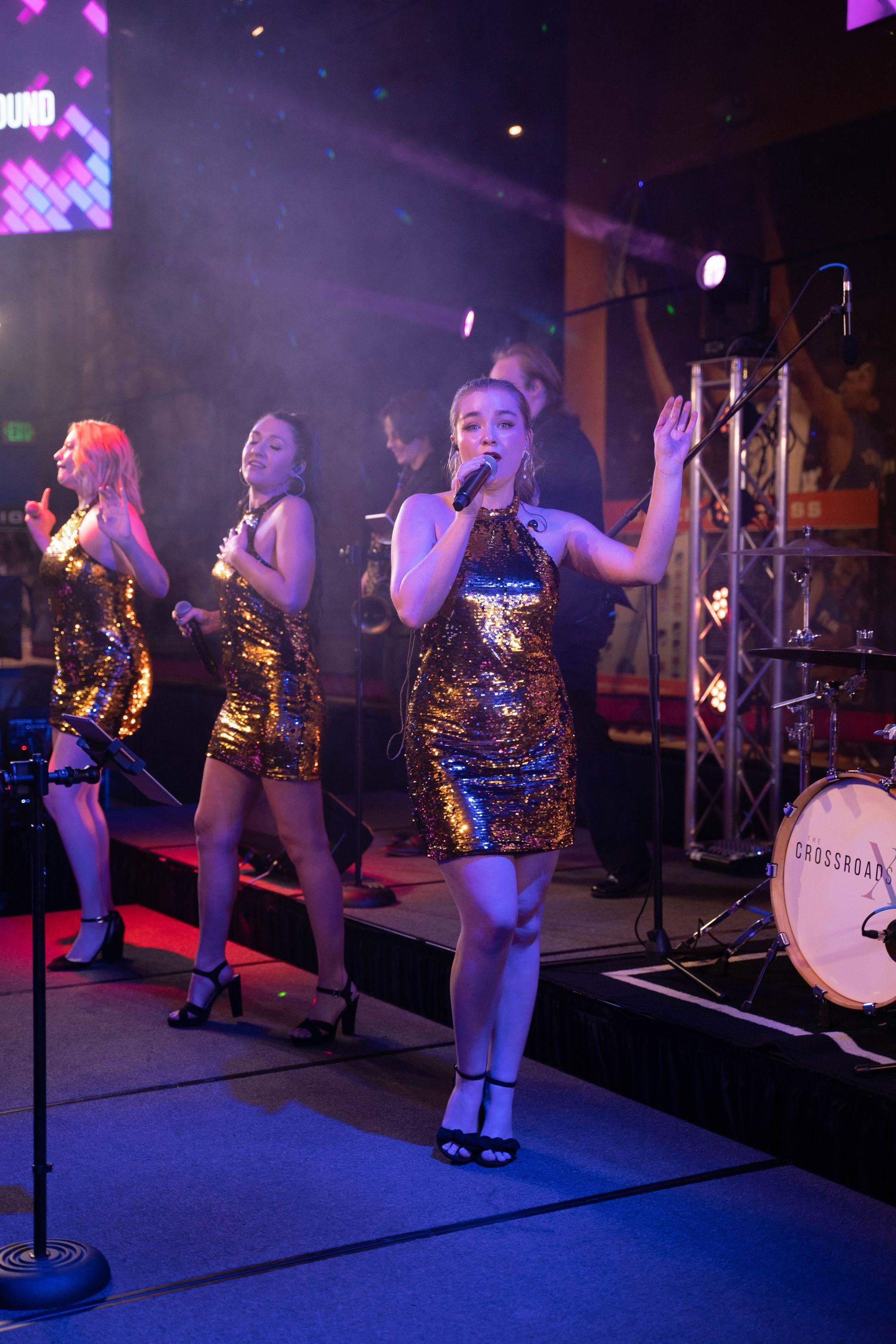 Professional photograph of a big party with a band and women are dancing.