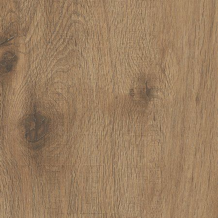 Primo piano delle venature del legno marrone con nodi scuri e texture visibile.