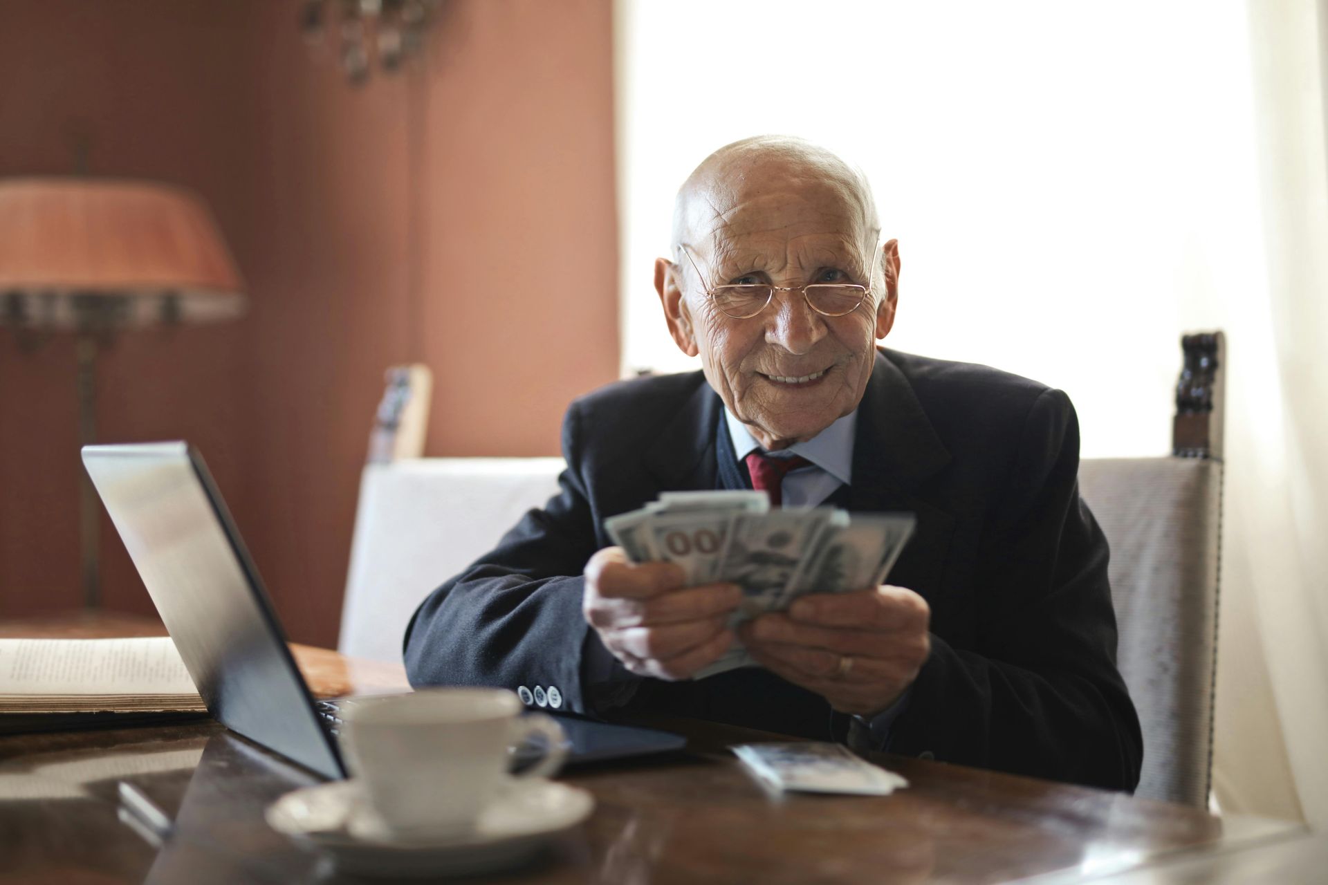 Investor holding cash