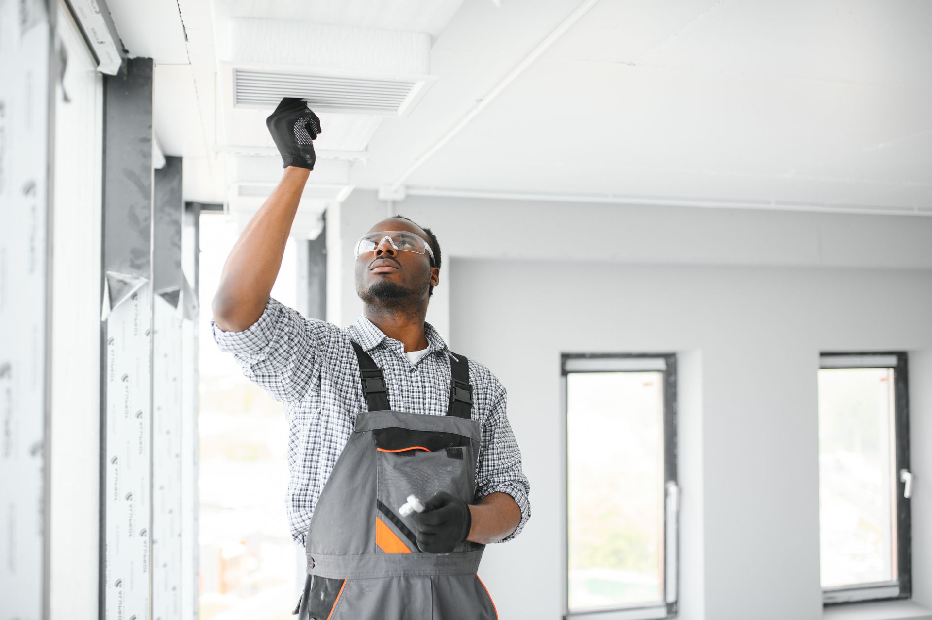 Professional inspector conducting 4 point inspection