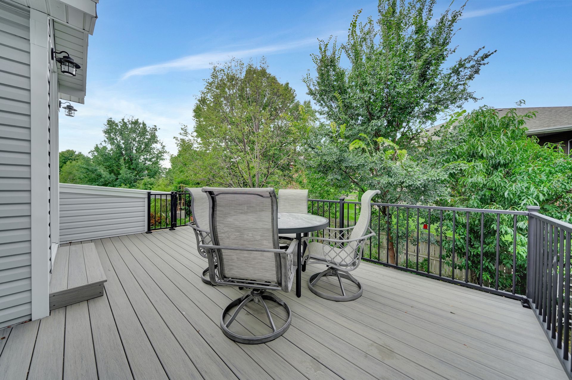 Outdoor deck