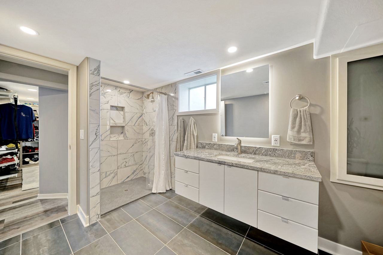 Bathroom - Lincoln, NE - Skylimit Remodeling