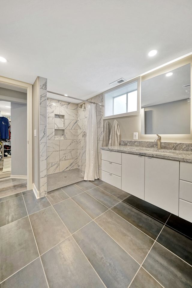 Bathroom Area - Lincoln, NE - Skylimit Remodeling