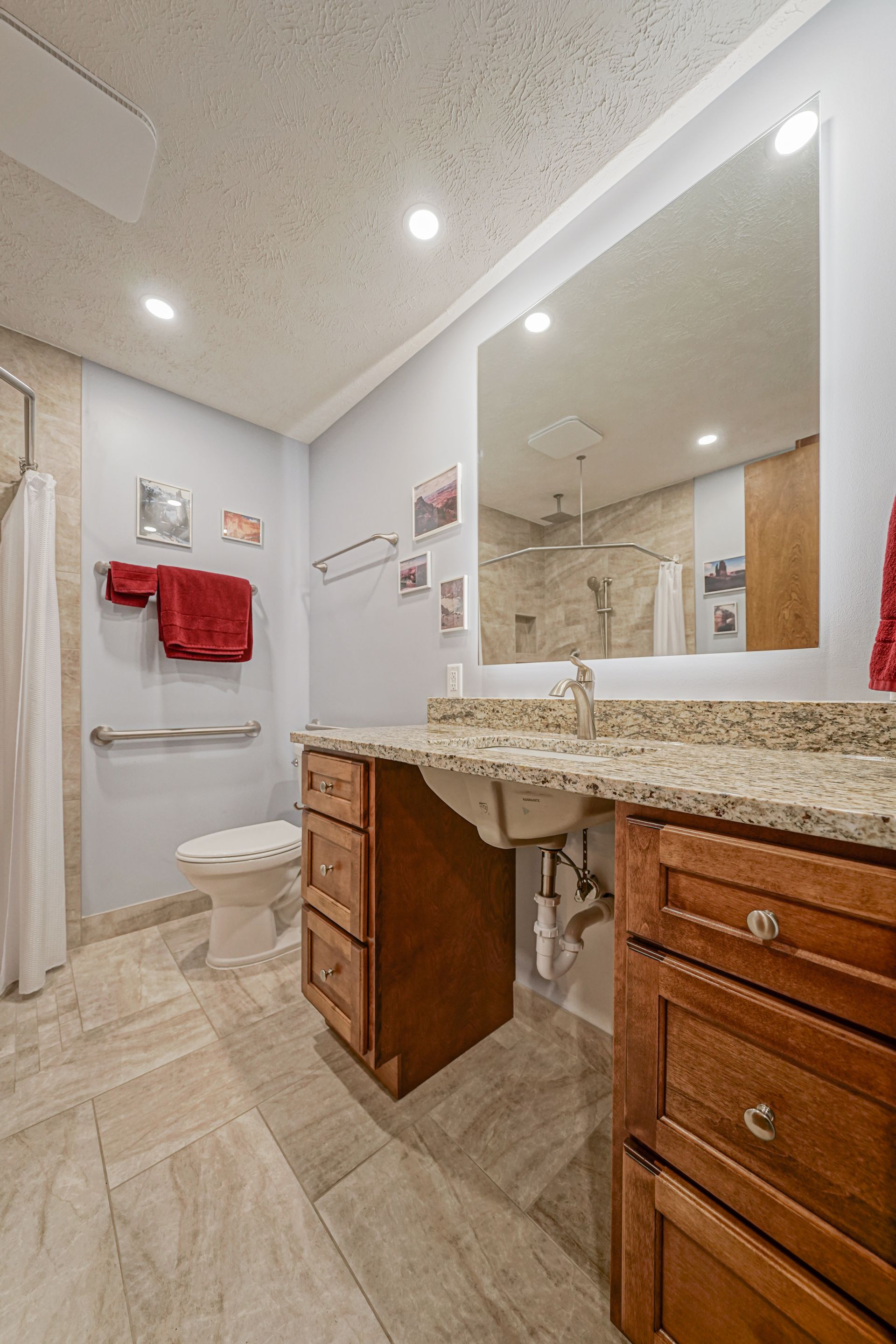 Toilet And Powder Area - Lincoln, NE - Skylimit Remodeling