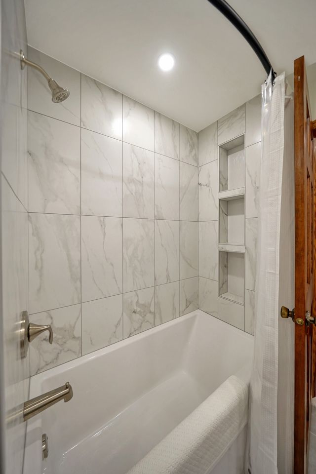 Bath Tub in Bathroom - Lincoln, NE - SkyLimit Remodeling