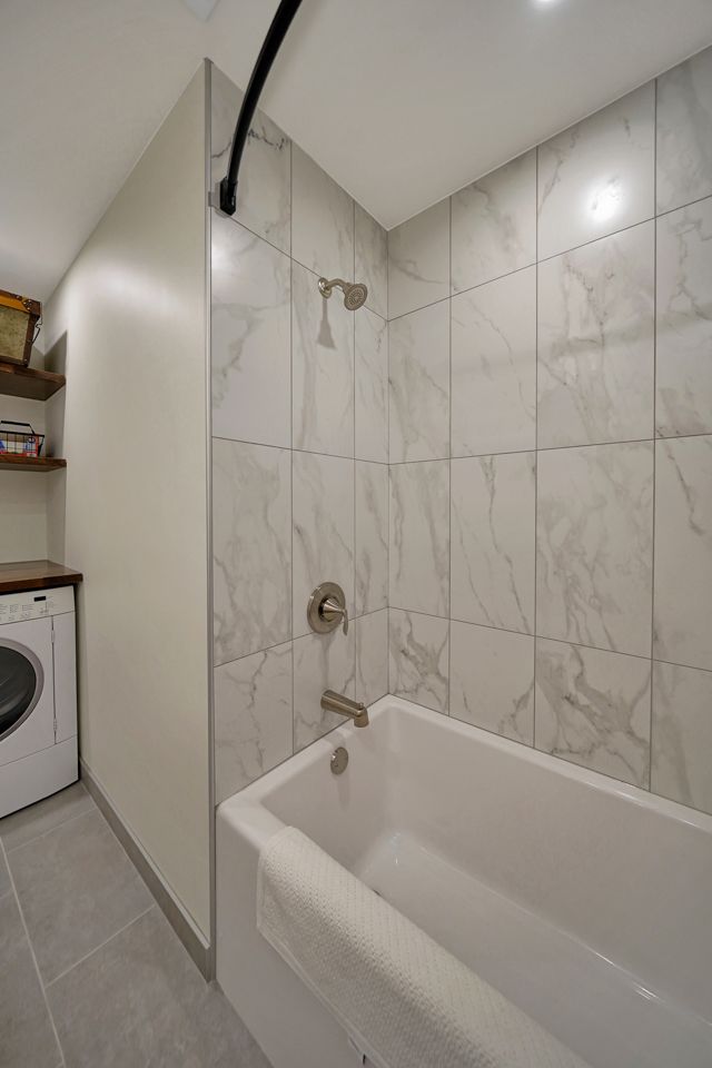 Bath Tub in Bathroom Left Angle - Lincoln, NE - SkyLimit Remodeling