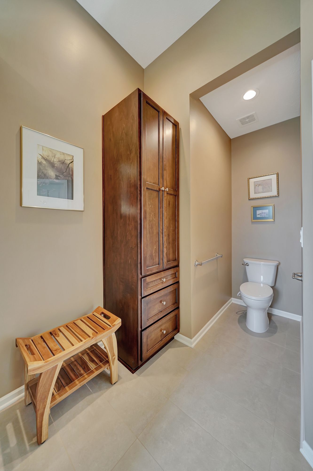 Living Room With Wooden Theme - Lincoln, NE - SkyLimit Remodeling