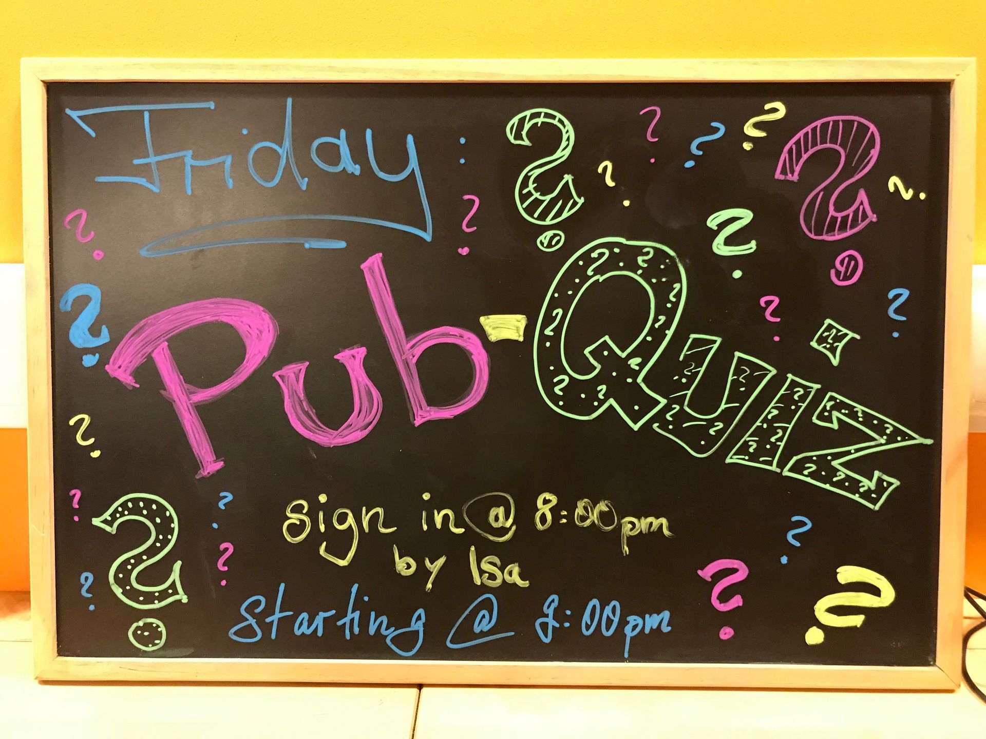 A blackboard with the words pub quiz written on it