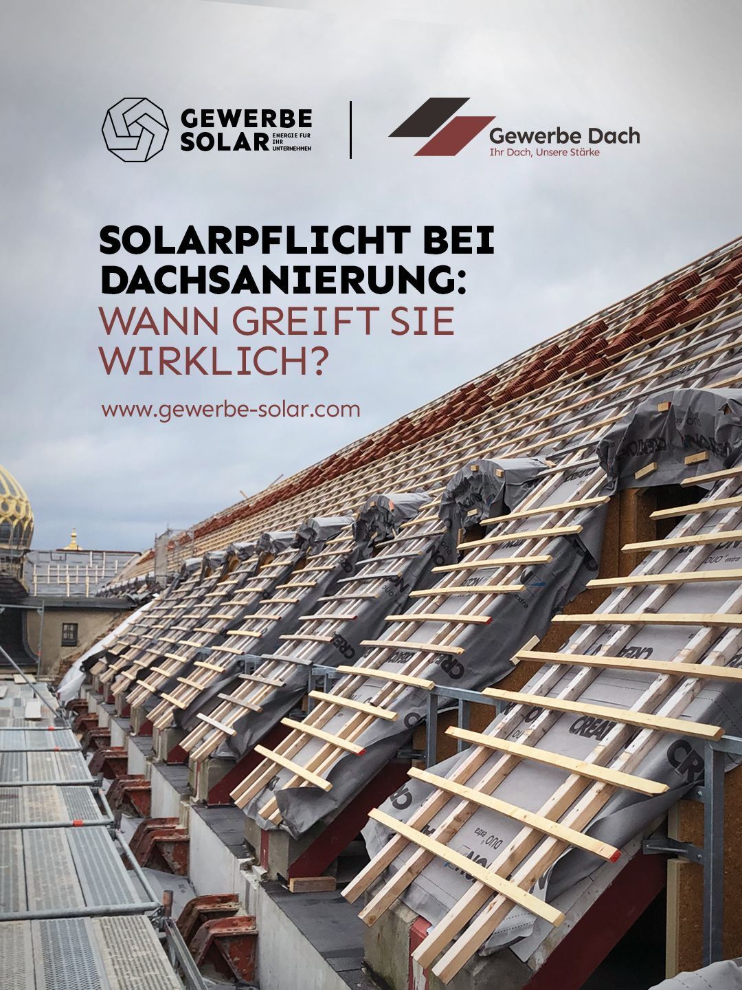 Solar panel installation on a tiled roof, with German text about photovoltaic roof coverage and weatherproofing.
