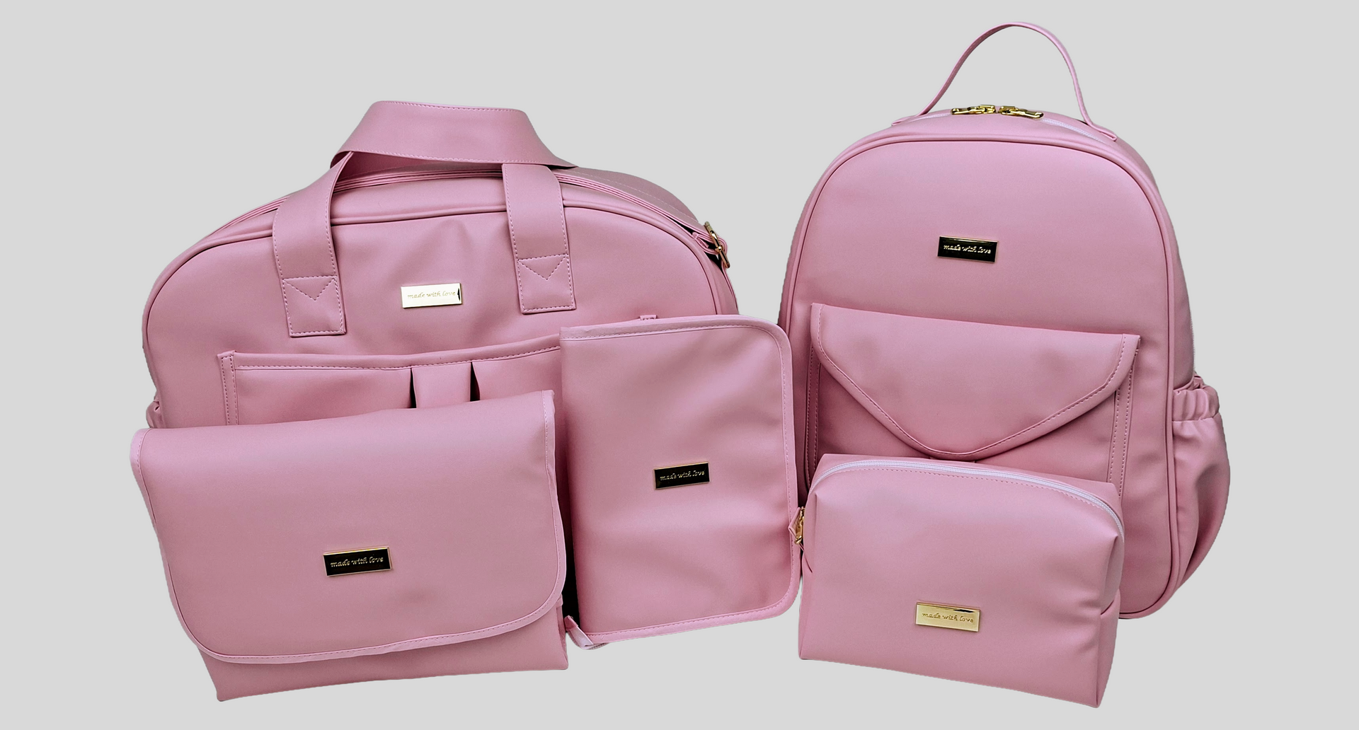 CONJUNTO COLEÇÃO INTEIRA - SACO MATERNIDADE, MOCHILA, PORTA DOCUMENTOS, MUDA FRALDAS E NECESSAIRE EM  PELE SINTÉTICA LISA COM ACESSÓRIOS DOURADOS.