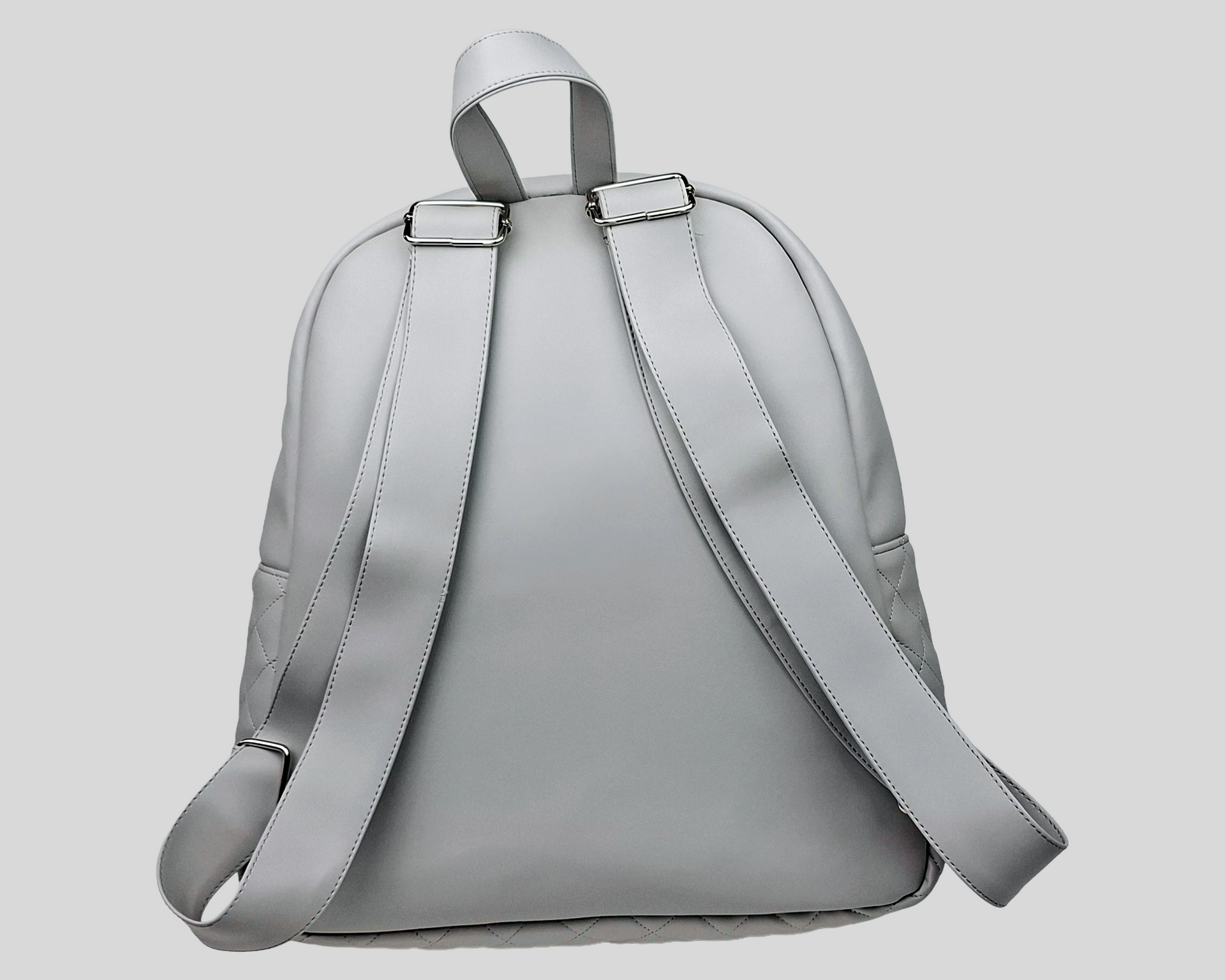 MOCHILA PELE SINTÉTICA ACOLCHOADA COR CINZA COM BOLSO EXTERIOR, FECHO DE CORRER, ALÇAS TRASEIRAS AJUSTÁVEIS.