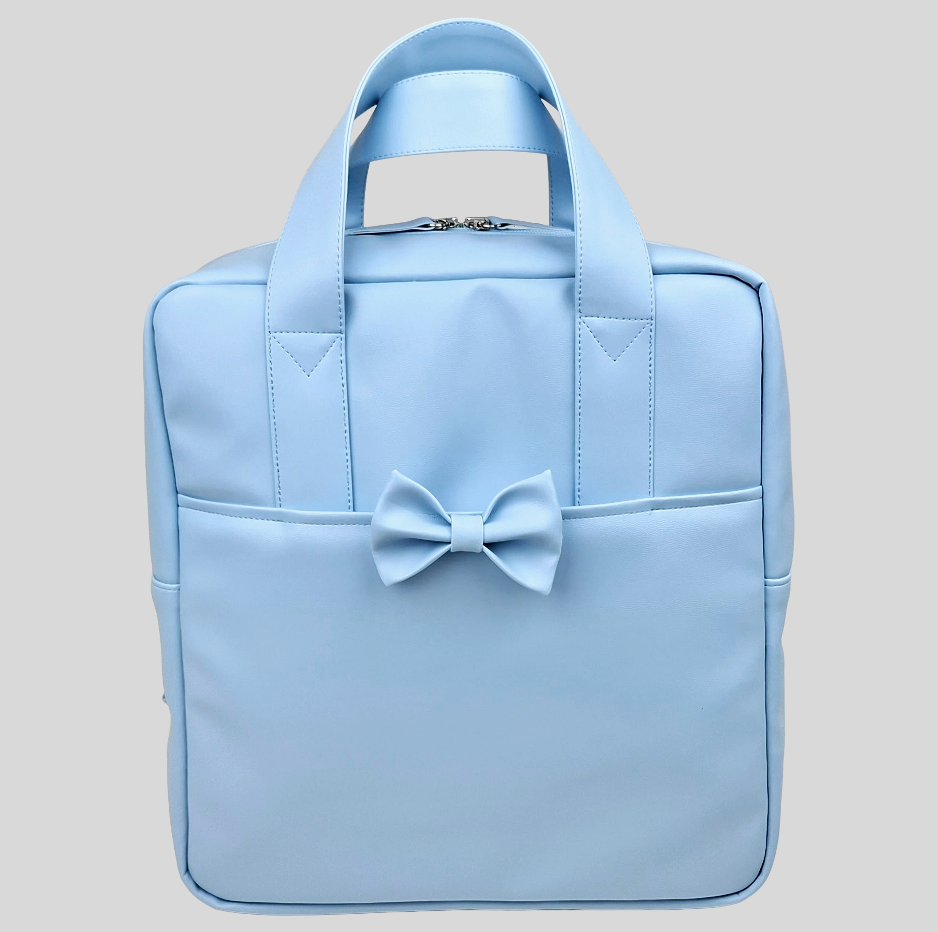 MOCHILA PELE SINTÉTICA LISA COR AZUL COM BOLSO EXTERIOR, FECHO DE CORRER, ALÇAS TRASEIRAS AJUSTÁVEIS E LAÇO
