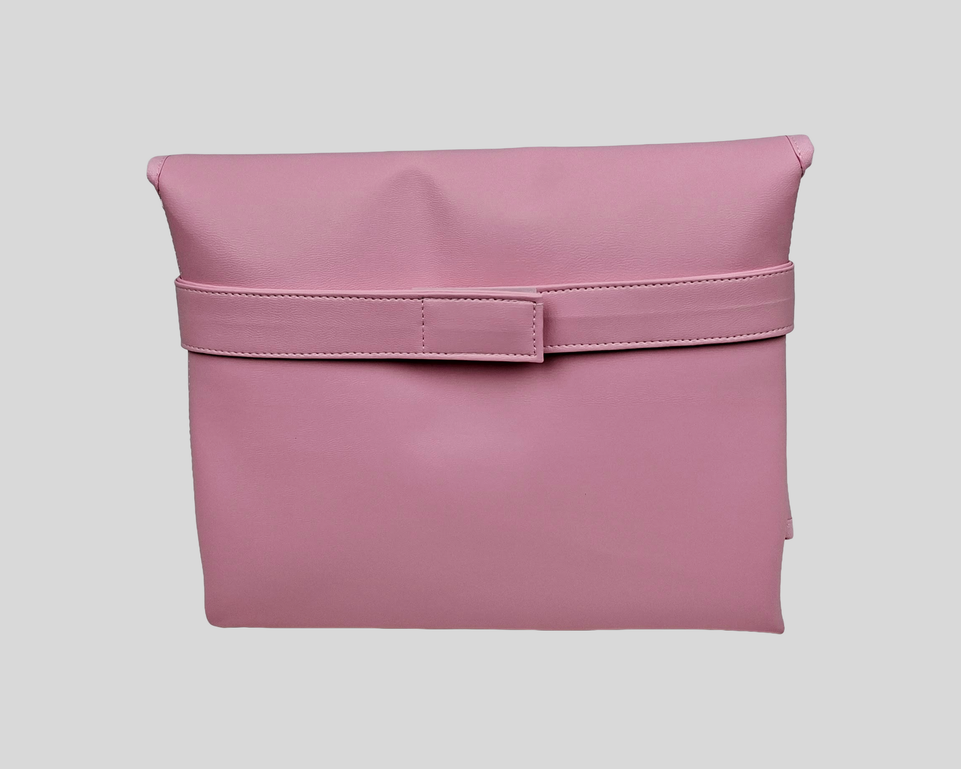 MUDA FRALDAS PELE SINTÉTICA LISA COR ROSA COM FECHO DE VELCRO, FORRO INTERIOR EM POLIURETANO, CHAPA DOURADA