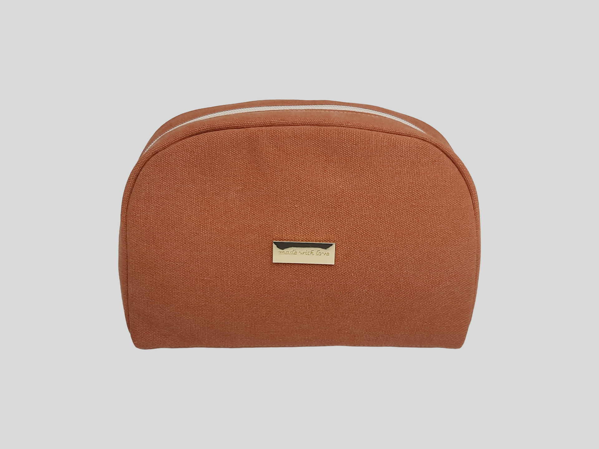 NECESSAIRE COR TELHA COM FECHO DE CORRER E CHAPA DOURADA.