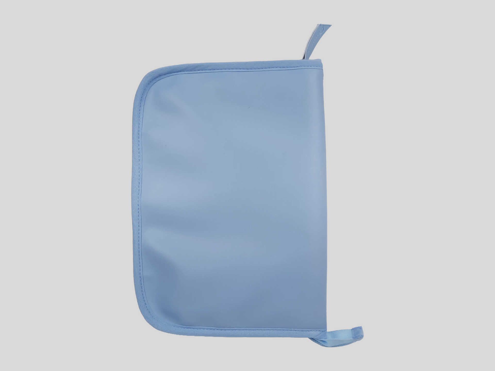 PORTA DOCUMENTOS PELE SINTÉTICA LISA COR AZUL BORDADO COROA COM FECHO DE CORRER.
