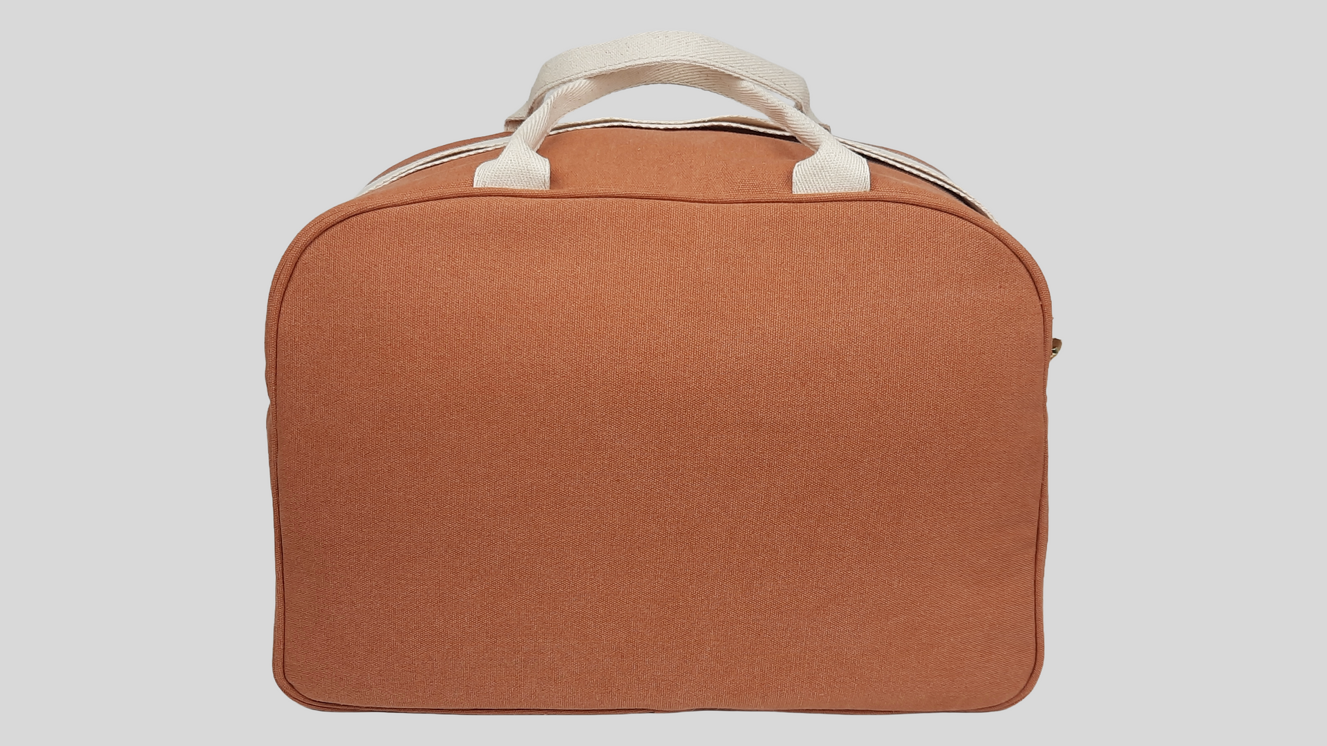 SACO MATERNIDADE COR TELHA COM BOLSO EXTERIOR, FECHO DE CORRER , ALÇA DE OMBRO AJUSTÁVEL E ACESSÓRIOS DOURADOS.
