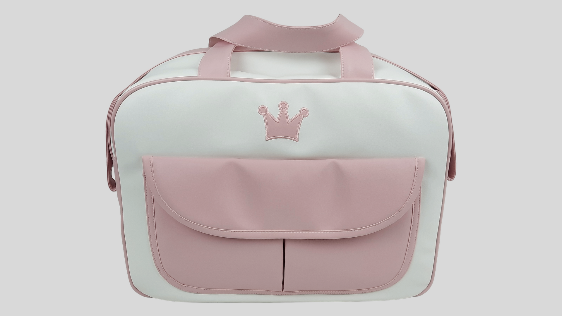 SACO MATERNIDADE PELE SINTÉTICA LISA COR ROSA BORDADO COROA COM BOLSO DE VELCRO EXTERIOR , FECHO DE CORRER E ALÇA DE OMBRO AJUSTÁVEL